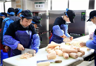 中小学幼儿园负责人下月起要陪学生吃食堂啦(4)