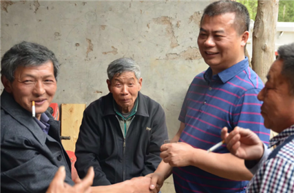 易敏:记住乡情 用行动感恩乡亲(2)