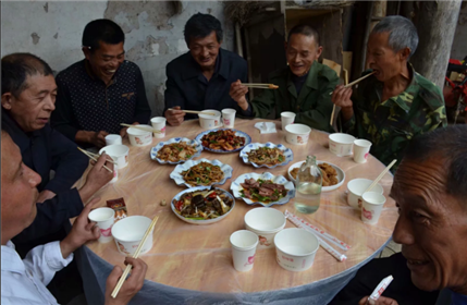 易敏：记住乡情　用行动感恩乡亲(7)