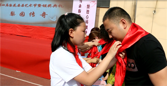 西安大白杨小学梨花朵朵艺术节开幕(5)