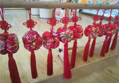 山阴县：雁门小香包绣出致富大名堂(1)