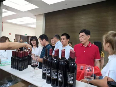 桑红庆诞辰 椹香飘万里(1)