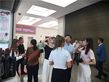 桑红庆诞辰 椹香飘万里(3)