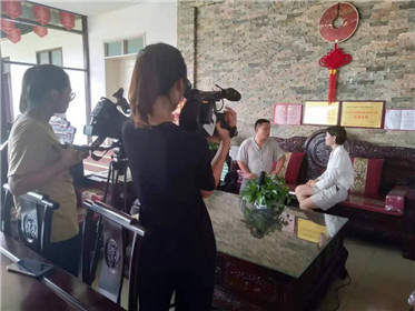 北京冠瑞福红木家具：艺在人工，实在人心(3)