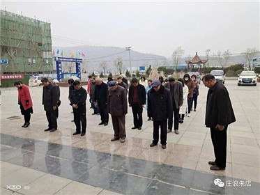 甘肃朱店镇为新冠疫情牺牲烈士和逝世同胞举行集体哀悼活动(3)