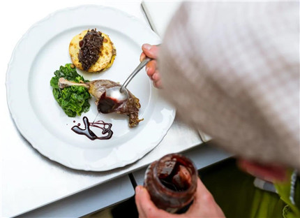 不想50岁被脑梗“缠身”，这4种食物再喜欢都别吃(3)