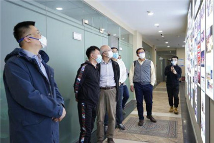 英国皇家整形外科学院唯一华人院士朱宁文教授一行参观旭美整形医院(1)