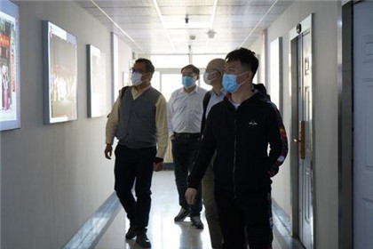 英国皇家整形外科学院唯一华人院士朱宁文教授一行参观旭美整形医院(4)