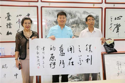 《丰庆如画》中国书画春晚组委会 陕西省新闻书画家协会迎国庆•中秋双节笔会隆重举行(5)