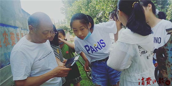 记潍坊市临朐县柳山镇辛山村小学毕业生看望老师(4)