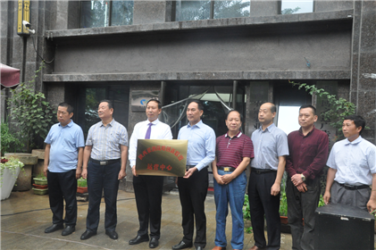 陕西果酒战略创新联盟授牌仪式在西安曲江隆重举行(1)