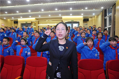 西安市民大讲堂《宪法》进校园报告会走进曲江十三小学(6)