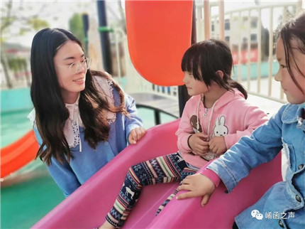 渑池县南村学校：“六朵金花”播撒爱(4)