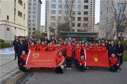 进社区学雷锋，小志愿者为西安市垃圾分类添风采(4)