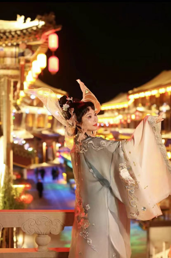 从“打卡”到“入戏”(3)