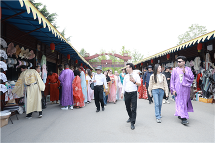 2025咸阳市提振消费暨乾州特色美食文化商品展点亮假期(图5)