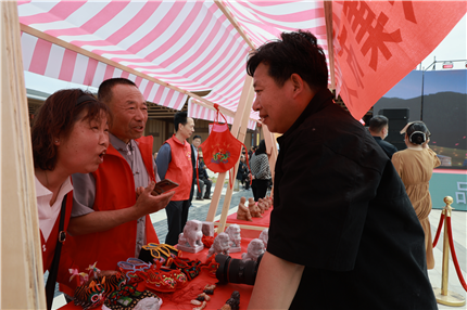 2025咸阳市提振消费暨乾州特色美食文化商品展点亮假期(图8)