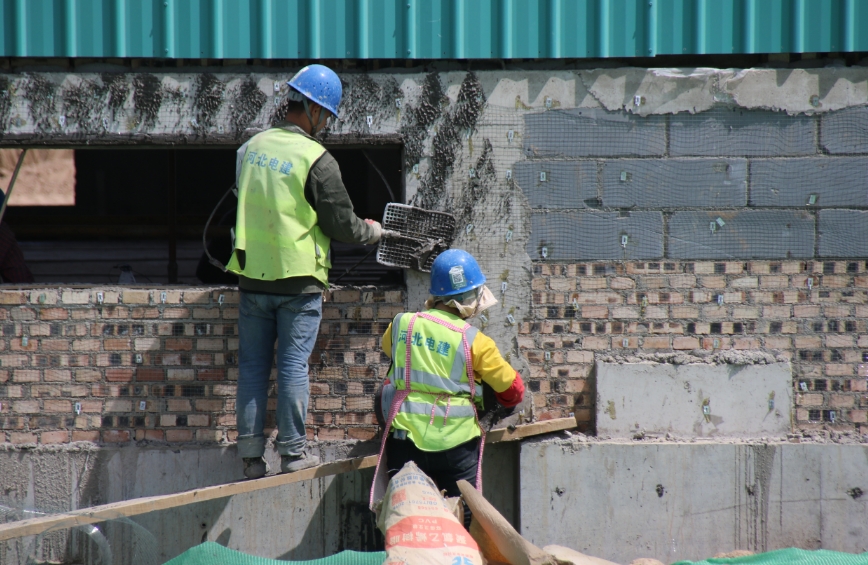 全国首座位于IV级湿陷性黄土区域换流站建设已达40%(2)