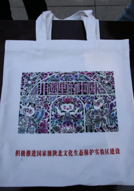 烟熏剪影染“非遗” 富县文创“活”起来(1)