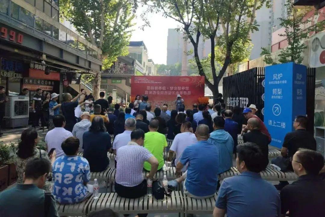 “翰墨铸军魂·蓄力谱华章”第四届书画展暨工业印记展在际华3511文创科技园开幕(1)