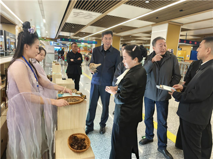 “地铁载温情，农产进万家”助农签约仪式成功举行(6)