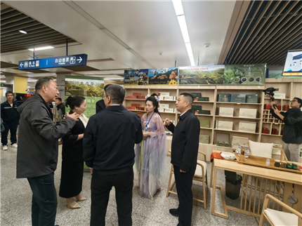 “地铁载温情，农产进万家”助农签约仪式成功举行(8)