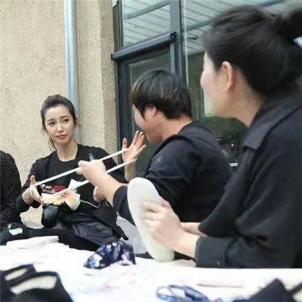 穿千层底布鞋，听红色故事(3)