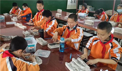 西安市灞桥区东枣园小学办家门口的好学校纪实(6)