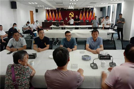 迎“十四运”庆双节西安书画家慰问西安地铁建设者(2)