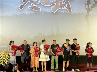 电影《丝路长歌之寒窑》首映式在西安盛大举行(4)