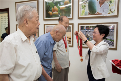 陕西省农业农村厅组织厅机关离退休老党员 共庆中国共产党百年华诞(1)