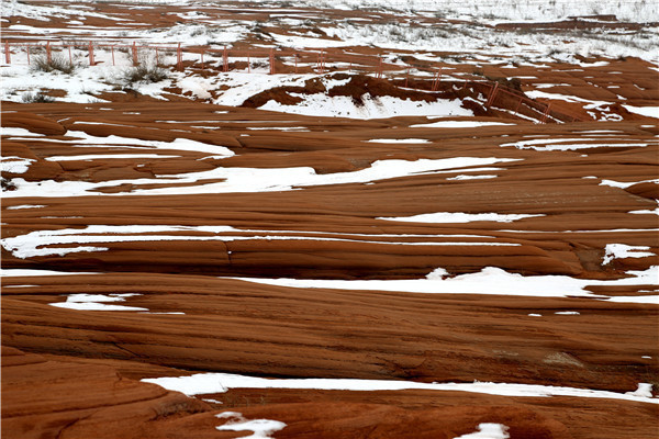 美丽的陕北榆林靖边龙洲丹霞雪景(2)