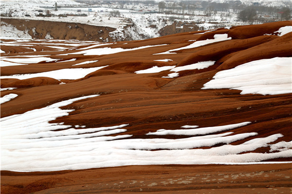 美丽的陕北榆林靖边龙洲丹霞雪景(3)