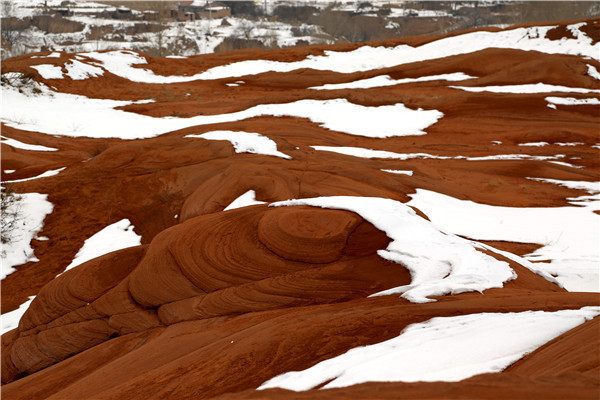 美丽的陕北榆林靖边龙洲丹霞雪景(5)