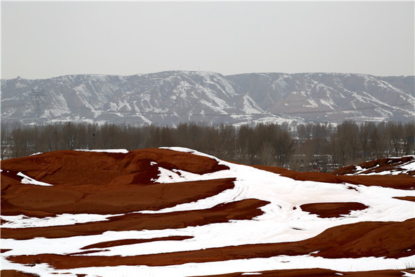 美丽的陕北榆林靖边龙洲丹霞雪景(7)