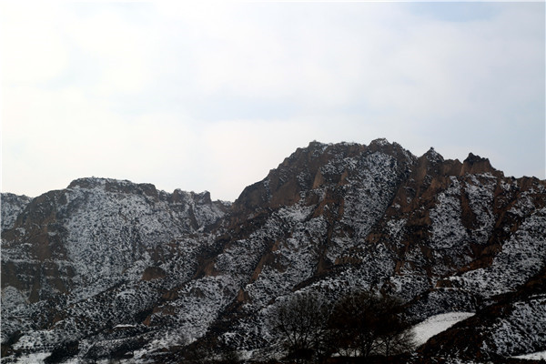 美丽的陕北榆林靖边龙洲丹霞雪景(8)